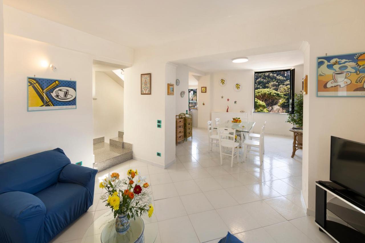 Relais Del Mare Con Terrazza Fronte Mare Free Parking Apartment Massa Lubrense Exterior photo