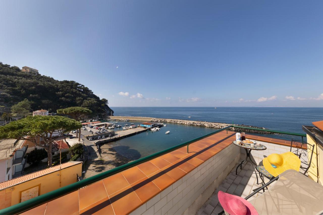 Relais Del Mare Con Terrazza Fronte Mare Free Parking Apartment Massa Lubrense Exterior photo