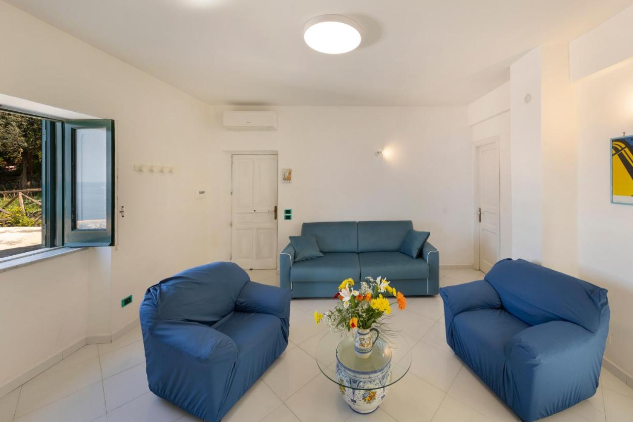 Relais Del Mare Con Terrazza Fronte Mare Free Parking Apartment Massa Lubrense Exterior photo