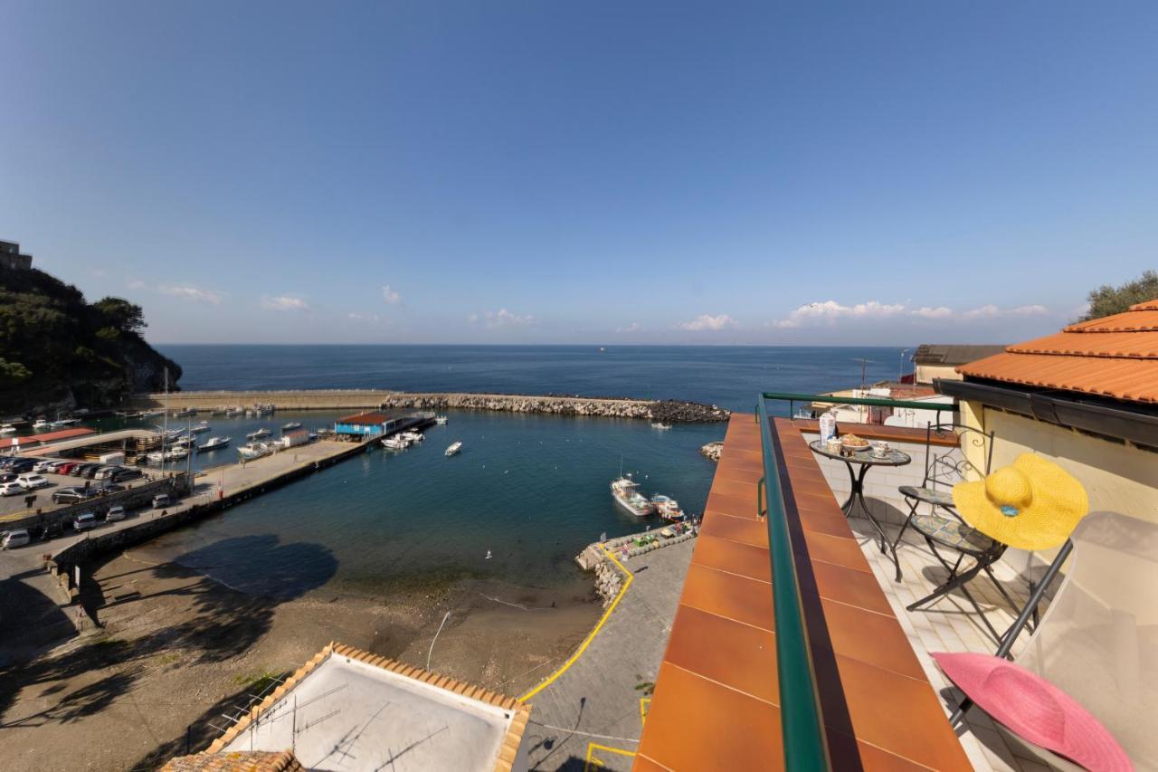 Relais Del Mare Con Terrazza Fronte Mare Free Parking Apartment Massa Lubrense Exterior photo